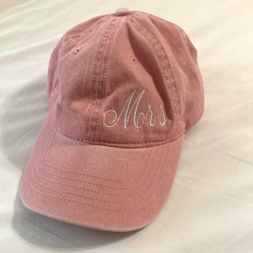 “Mrs.” Hat in Pink 🩷 Never been worn!